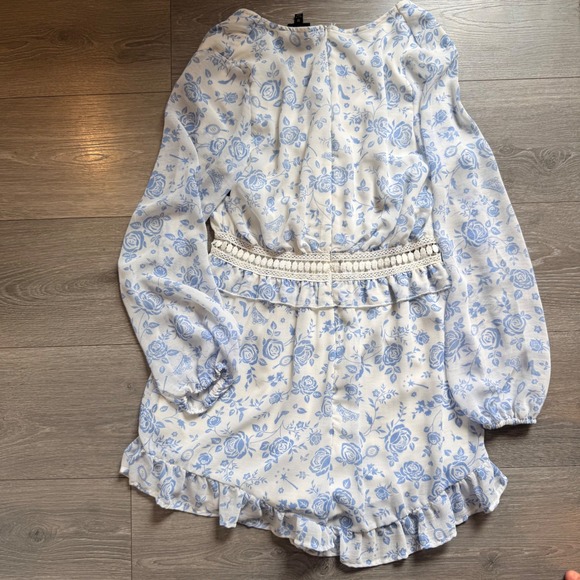 Disney Princess Floral Romper Blue White Long‎ Sleeve eyelet Waist Ruffle M - Picture 5 of 7